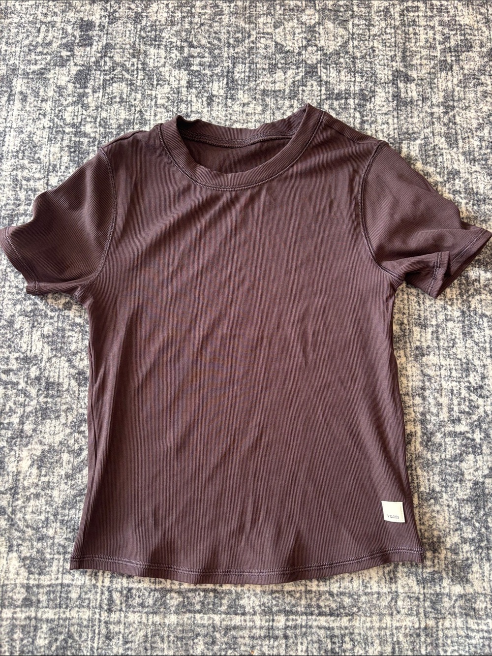 Vuori Women’s Pose Fitted T-Shirt - small -sangria